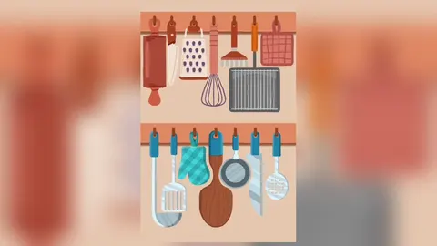 Perfect Tidy, уровень 45: две рейки с крючками, на которых развешены скалка, ножи, терка, венчик, сковородки, прихватки и половник